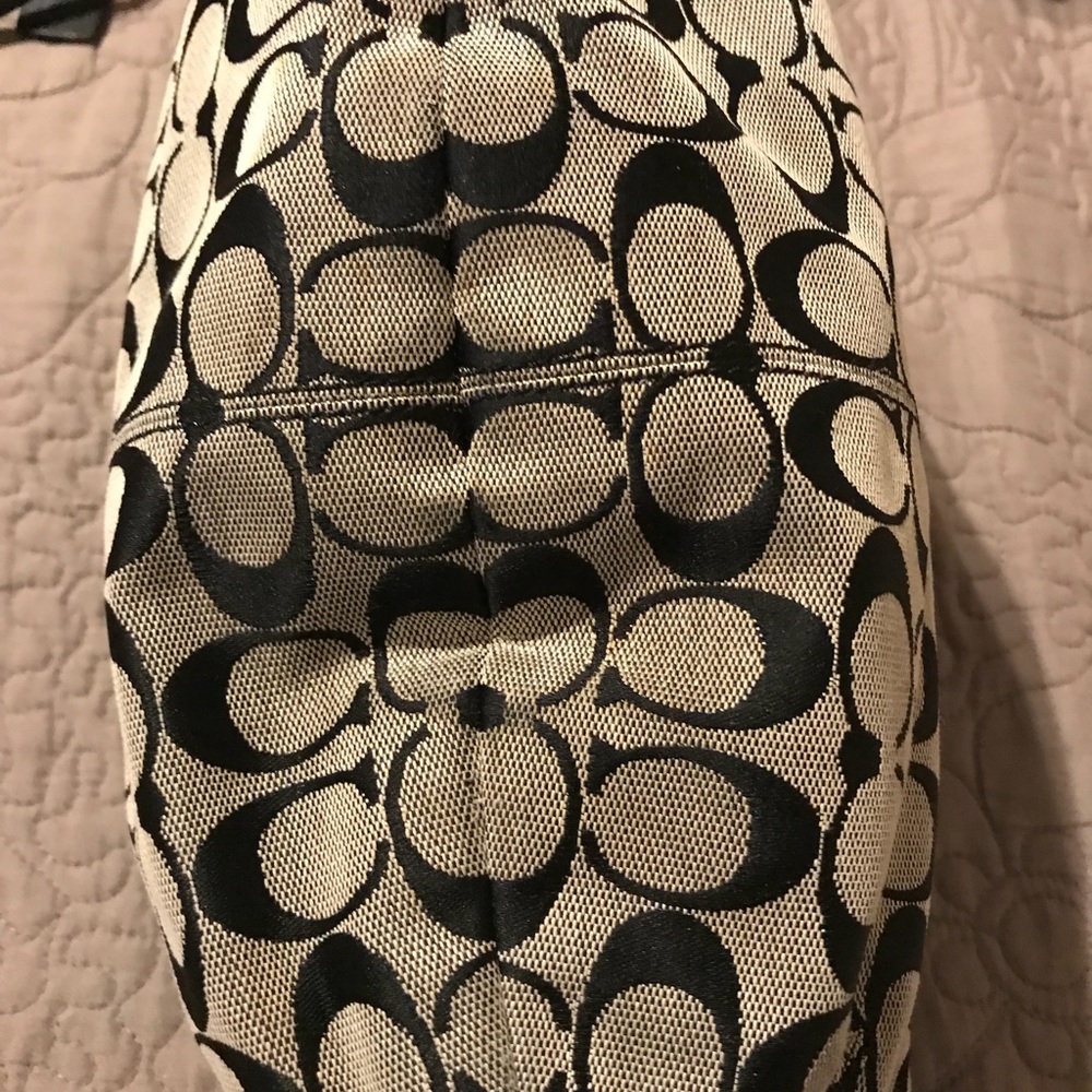 Authentic Coach handbag - Picture 5 of 7